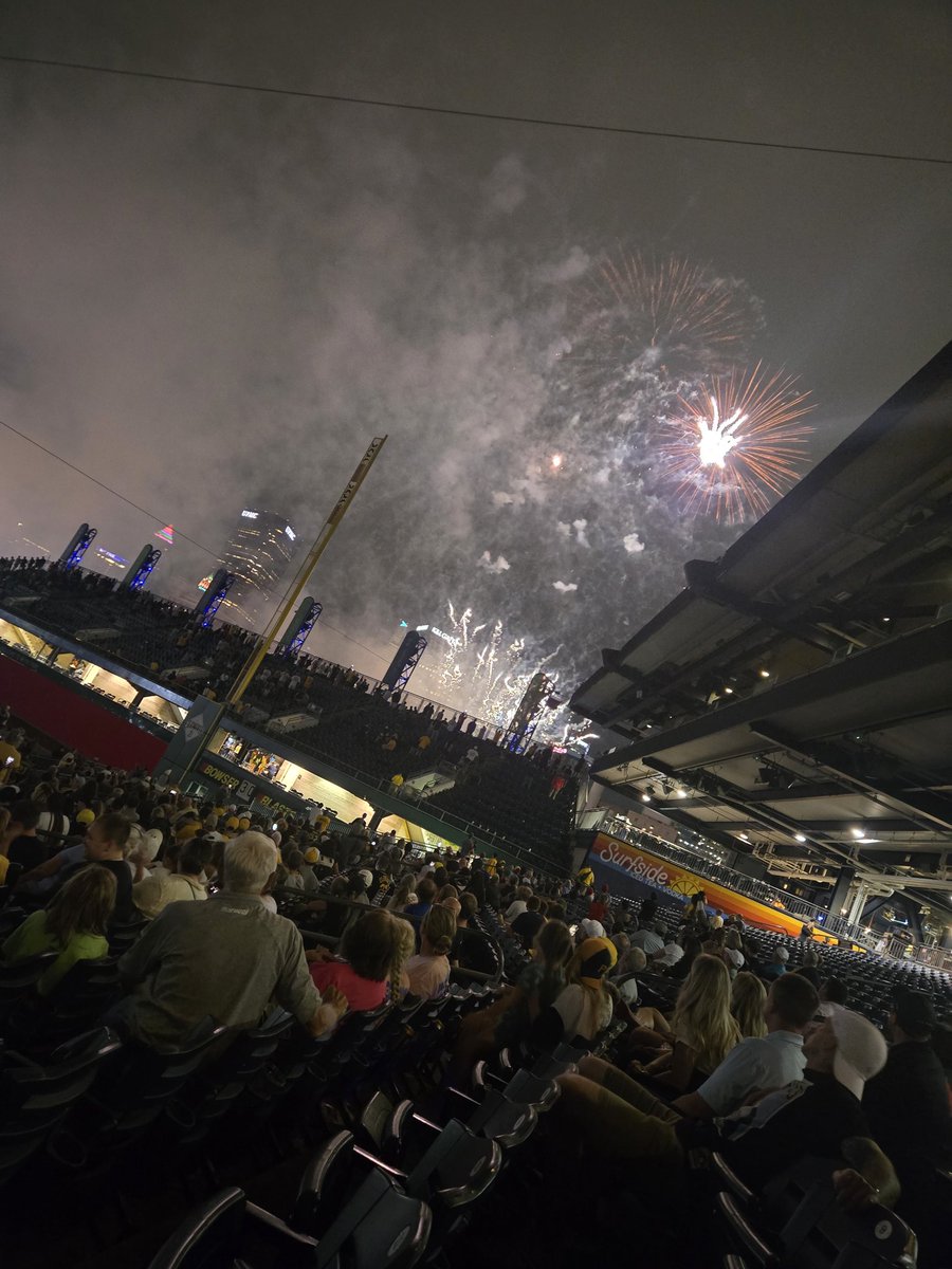 jimwolfjr67's tweet image. What a start to the Sox roadtrip with the boys! Came in to town late... just asked a security guard in the top of the 7th... "Hey we're here for Sat/Sun games but wouldn't mind walking around the stadium a little bit." Guy let's us in! Awesome hospitality Pitt!