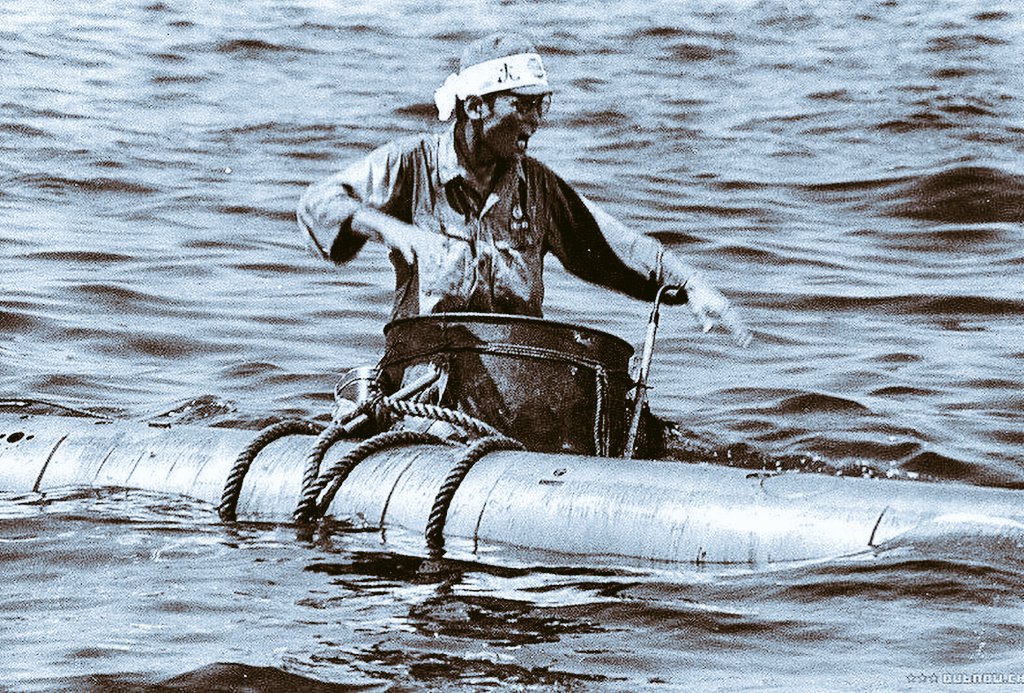 DrTruthDissecto's tweet image. 🧵 The Suicide Torpedoes of WWII You’ve Probably Never Heard Of
You probably know about kamikaze pilots.
But did you know Imperial Japan built manned torpedoes with teenage boys locked inside... and fired them like human-guided missiles?
This is the story of the Kaiten 👇…