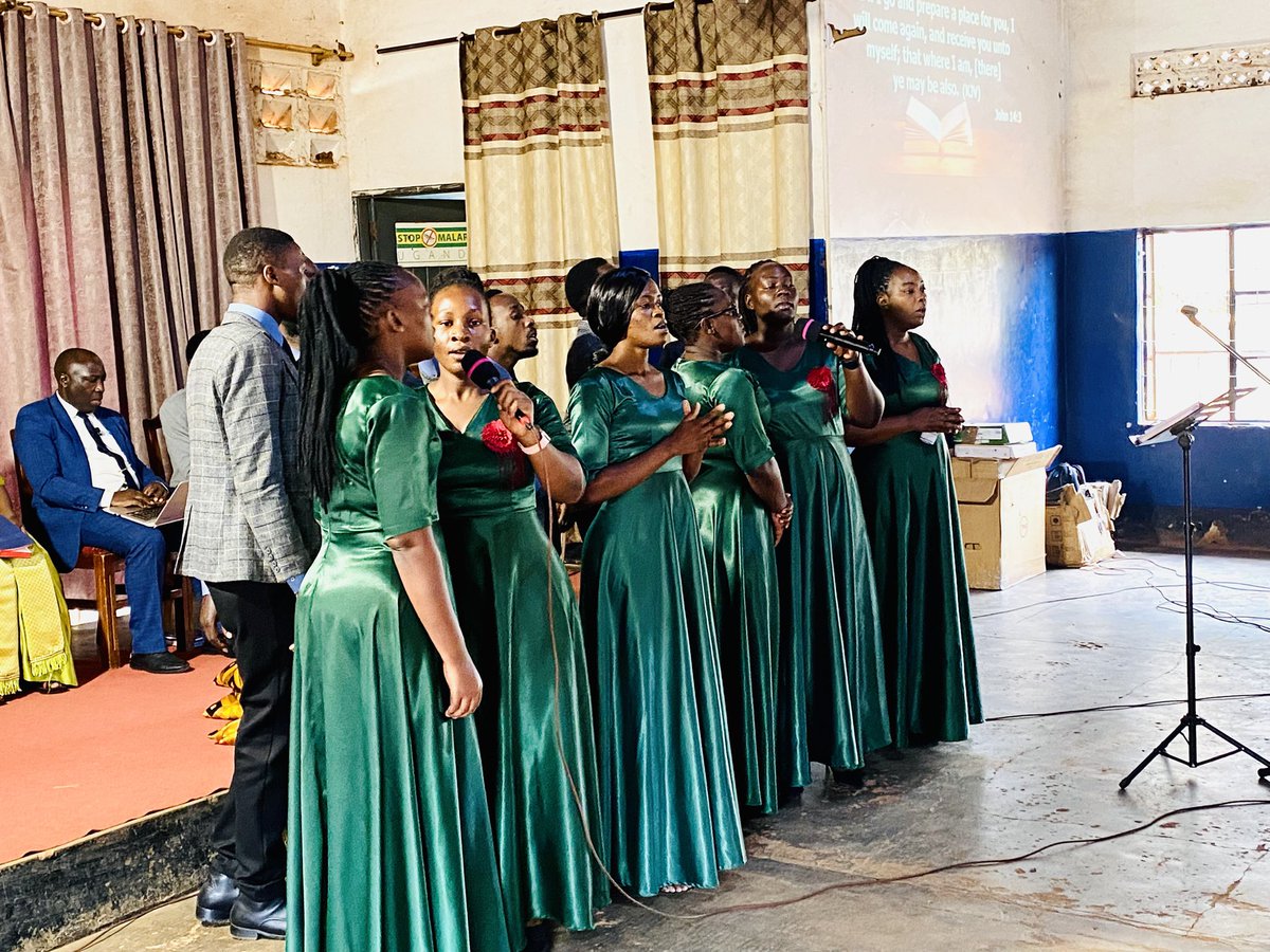 ChoirThc's tweet image. Divine Service 💚❤️
We are happy to serve along with Pr. Stanley Mayambala_ A special piece; No More Night.
Memory Text: John 14:1-3
Theme: Signs of Christ’s Footsteps _ Evangelism, 219pg, 2nd Pgh.
#THC_LiftingUpJesus
#Nitakwenda