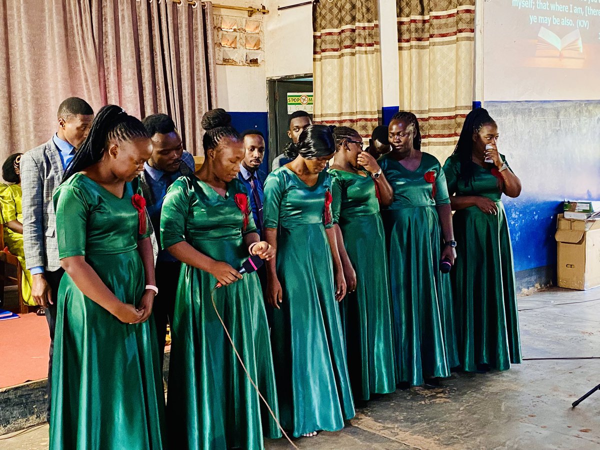 ChoirThc's tweet image. Divine Service 💚❤️
We are happy to serve along with Pr. Stanley Mayambala_ A special piece; No More Night.
Memory Text: John 14:1-3
Theme: Signs of Christ’s Footsteps _ Evangelism, 219pg, 2nd Pgh.
#THC_LiftingUpJesus
#Nitakwenda