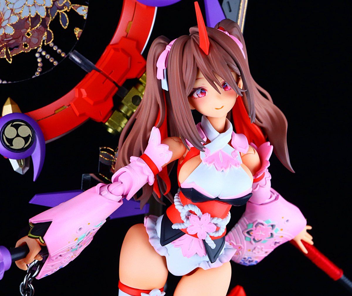 Katori62's tweet image. 【 桜巫 シュレミ 】完成しました!
電電太鼓を手に華麗に舞う戦巫女です!
シュレミはピンクをベースに全体的に淡い色でまとめ、武器は漆器をモチーフに装飾し、華やかにしてみました!
下記続きますので、良かったら見て下さい!(1/5)
#30MS