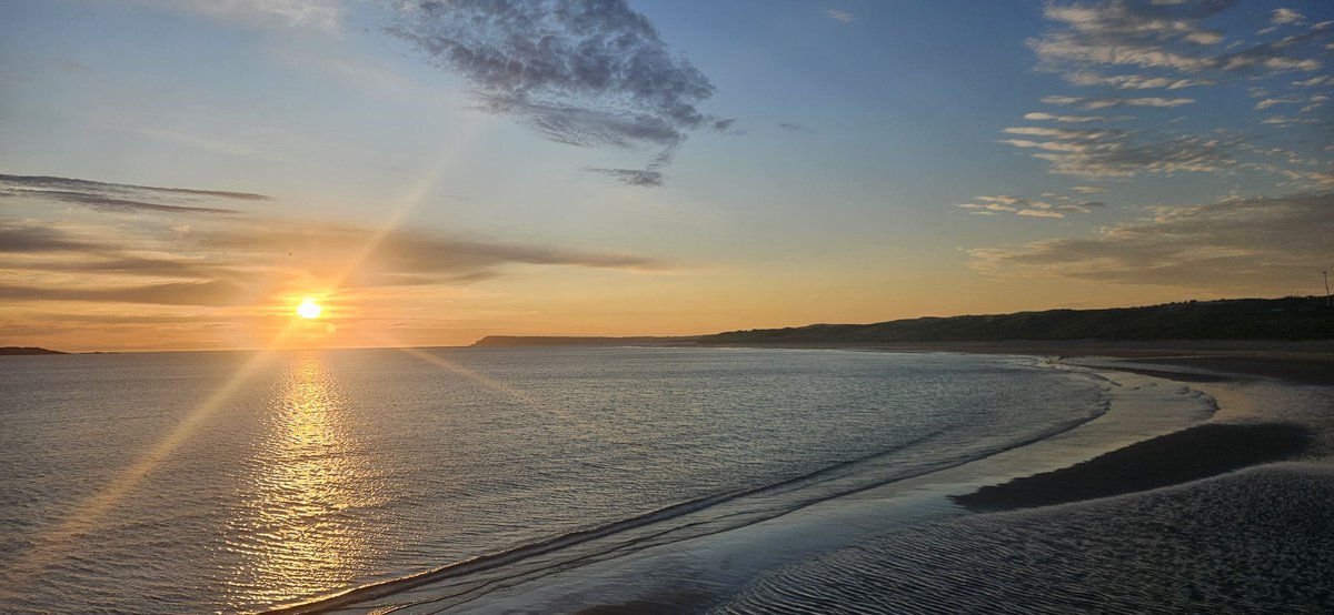 Alan Simpson (@alansimpsonni) on Twitter photo Another Portmagical day dawns on the North Coast . If you can’t make it and want to know how it really looks , listen to <a href="/ColinMurray/">colin murray</a> <a href="/TheOpen/">The Open</a> <a href="/5liveSport/">BBC 5 Live Sport</a> .. Painting a Yeooooooo masterpiece as always . #portrush #Portmagic <a href="/jimmyunited1/">jimmy</a> Another Portmagical day dawns on the North Coast . If you can’t make it and want to know how it really looks , listen to <a href="/ColinMurray/">colin murray</a> <a href="/TheOpen/">The Open</a> <a href="/5liveSport/">BBC 5 Live Sport</a> .. Painting a Yeooooooo masterpiece as always . #portrush #Portmagic <a href="/jimmyunited1/">jimmy</a>