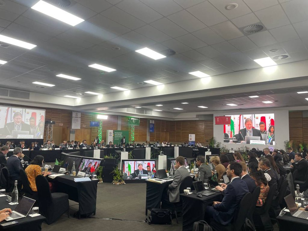 EmbassyofRussia's tweet image. 🗓️ From July 14–18, 2025, the #G20 Working Group on Environment and Climate met in Skukuza, South Africa.
🔹 Discussions focused on biodiversity, land degradation, waste, climate, air quality, and oceans.
🇷🇺 Russia was represented by its economic and environmental ministries.