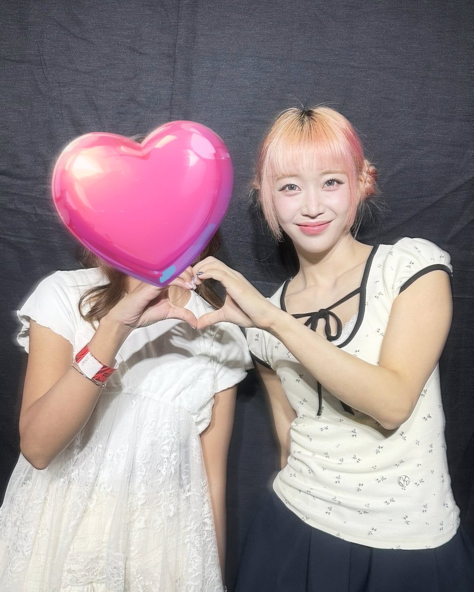 F0xyJr's tweet photo. From This                            To This

🥹🫶🏻💖 #STAYTUNEDTOURinBKK
#สเตซีเกิลอิสโกอิ้งดาวอินไทยแลนด์ https://t.co/UNF6nJOAUy