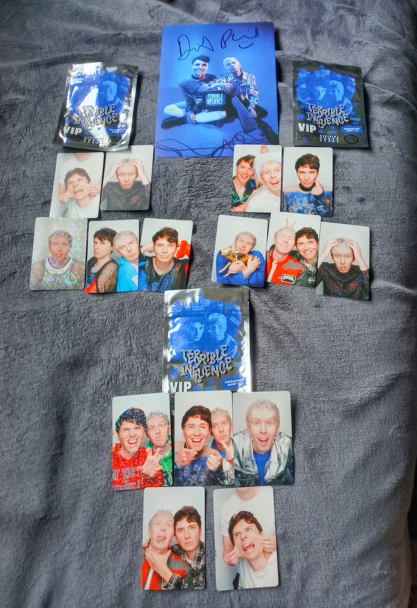 derpychickens30's tweet photo. GUYS MY REPLACEMENT PHOTOCARD PACKS JUST ARRIVED IM SCREAMING RN I GOT A UNI HOODIE SHINY!!!! https://t.co/3Algyp3p3y