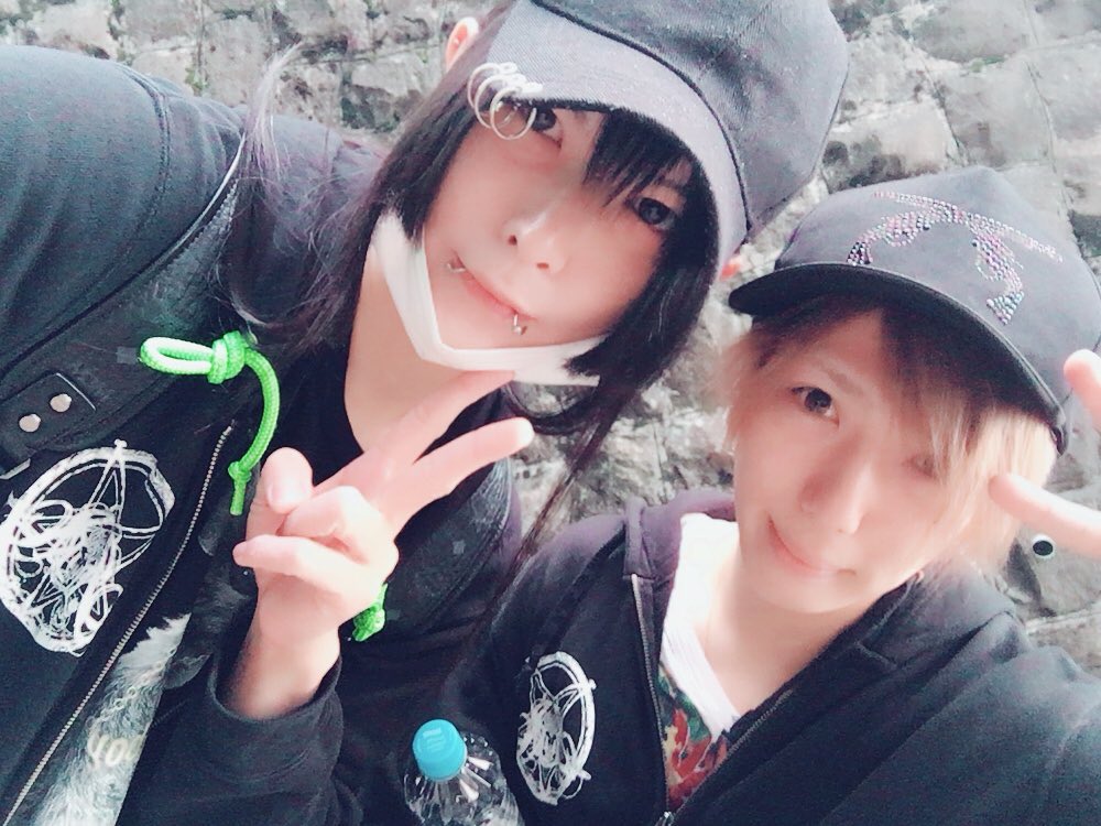 dailyricko's tweet image. ricko day 280 with boogie!
☀️
#jiluka #ricko #boogie