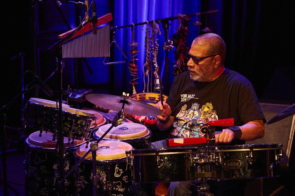 BlueNoteTokyo's tweet photo. 【LIVE PHOTO】
JEFF LORBER FUSION
with JIMMY HASLIP, JOEL TAYLOR & LENNY CASTRO
2025 6.3 tue., 6.4 wed.
▼Photo Gallery & Setlist
https://t.co/AWegn7hp6i
Photo by Yuka Yamaji
#jefflorber #bluenotetokyo @jeffLorber @Hardhnds https://t.co/C91bGVb4tT