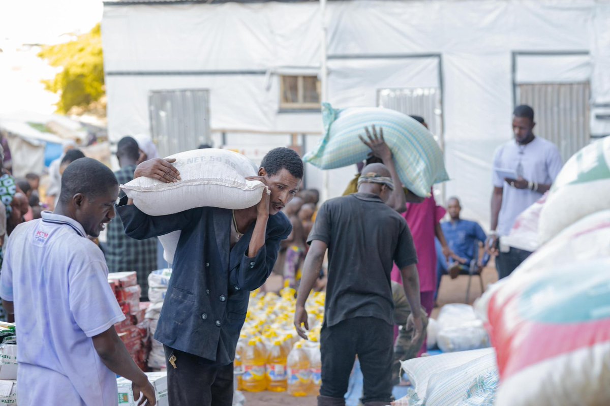OusmaneMakaveli's tweet photo. Le 17 juillet, des vivres ont été remis à la pouponnière de Niamana, structure d’accueil pour enfants sans soutien familial.

Une action coordonnée par @ToureSadya présidente de Mali WOYE, qui s’inscrit dans une série d’initiatives humanitaires en faveur des veuves de militaires https://t.co/OhOuEyoPYB
