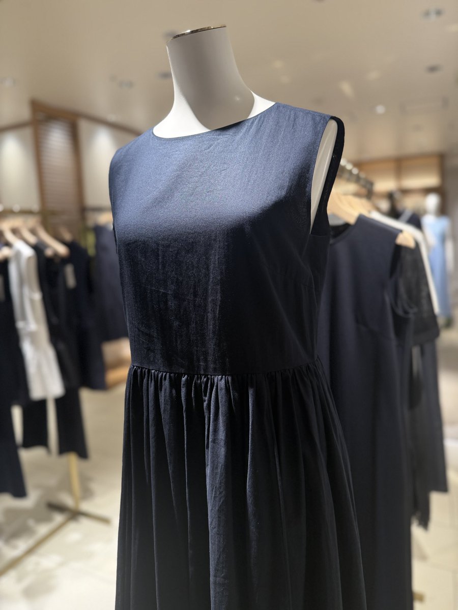 BLENHEIM ブレンヘイム　ワンピース 今シーズンも登場！BLENHEIM定番Vネックワンピース | m-i-d