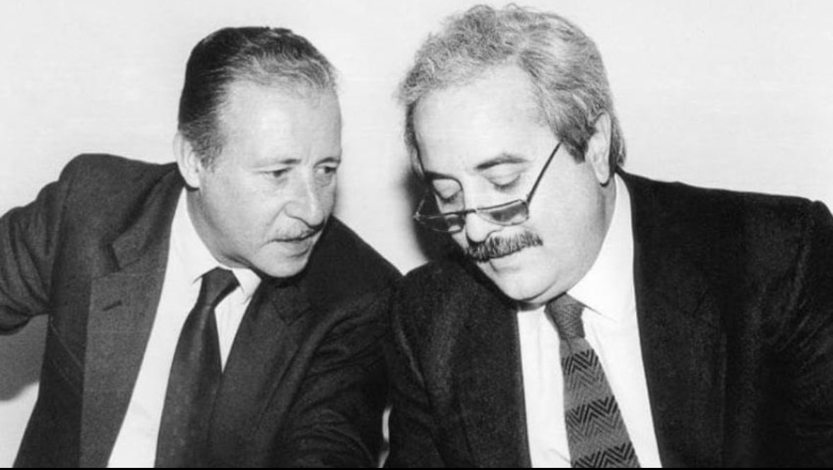 MassimGiannini's tweet image. “Chi ha paura muore ogni giorno, chi non ha paura muore una volta sola…”.
Poi c’è chi, pur morendo, resta per sempre nei cuori della gente.
#Borsellino