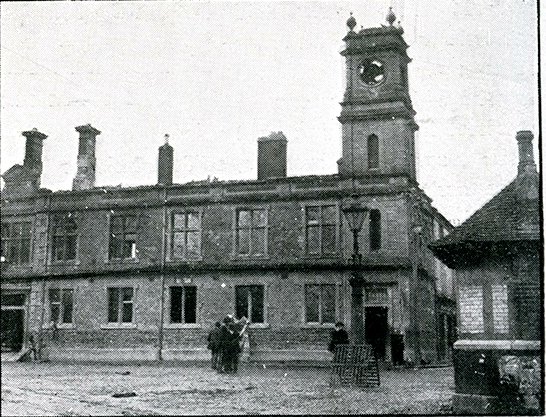 irelandbattles's tweet image. #OnThisDay 1920 Two RIC constables were shot in an IRA ambush outside of Tuam. Two others were disarmed & released. Later that evening, Tuam became the first town to suffer a reprisal as Black and Tans burn the town hall, shoot & throw grenades in the streets.
#Ireland #History