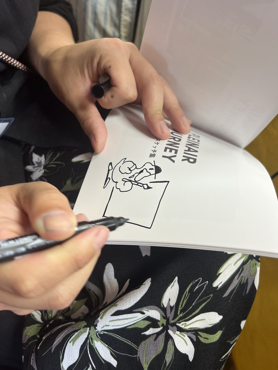 studiolaut's tweet image. ふたばZINEフェスでフジワラヨシト（@Mo1HNumjeU45057）さんの出来たてホヤホヤのスケッチ本に新しいサインを書いて貰いました。
アヒルたん。
他のクリエイターさんのブースも見て回り、何でも本にして良いんだなーと驚いたり楽しんだり。
知らない世界はとっても新鮮で面白かったです。