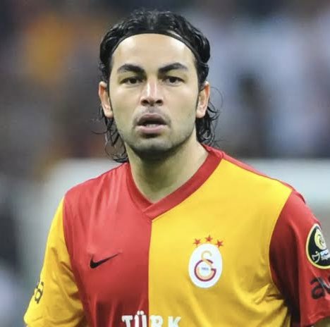 Galatasaraylılığından asla şüphe etmeyeceğim insanlar 

Hakan Çalhanoğlu bozuk yolu tercih edecekse edebilir. Biz aidiyeti olan futbolcularla yürürüz.
