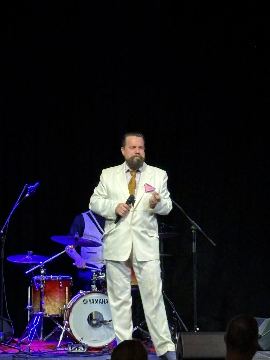 Ai Suomen väkevätunnelmallisin livebändi? Se on kuulkaa eilen Savonlinnan lappibalkanilauseen syleilyynsä ottanut Jaakko Laitinen ja Väärä raha. Kiitos ikimuistoisesta keikasta! @jaakkolai