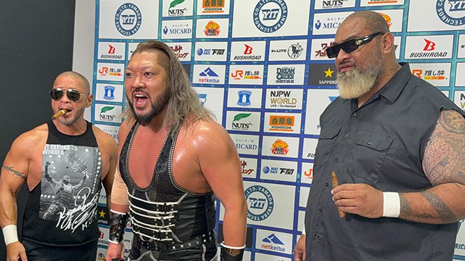 EVIL「（※東郷とファレが拍手で勝利したEVILを迎え入れる）ようし。見たろ、オイ。この男が、“俺の新兵器”だ、オイ。止めれるもんなら、この俺を止めてみやがれ。無理だけどな、ハッハッハ！」

7.19北海きたえーるBSコメント掲載中
⇒njpw.co.jp/587301

#G1開幕