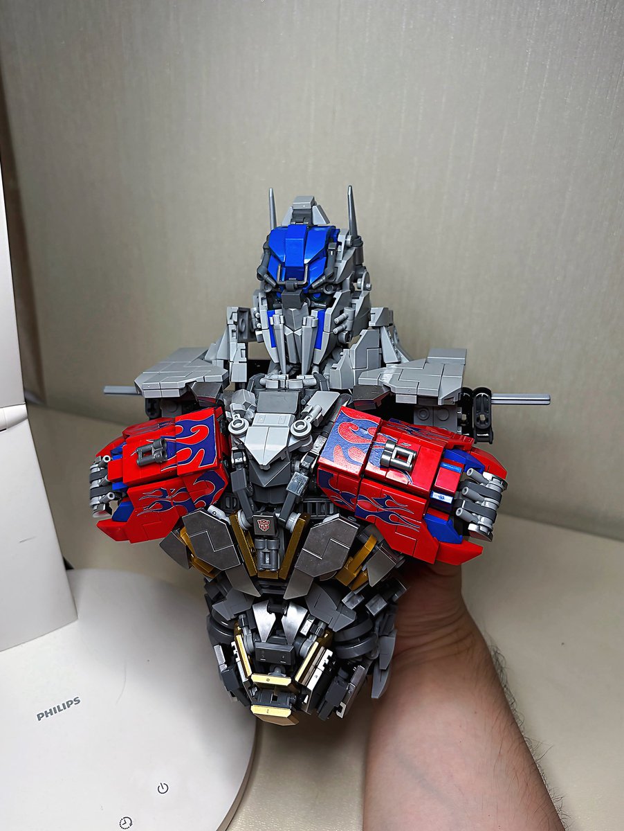 LEGO Knight Optimus Prime wip

今回はトランスフォーマー作品をお届けします。目標は、レゴでナイトオプティマスプライムの全てのメカディテールを再現すること。そして――それを成し遂げました。
#lego #legomoc #afol #transformer #optimusprime