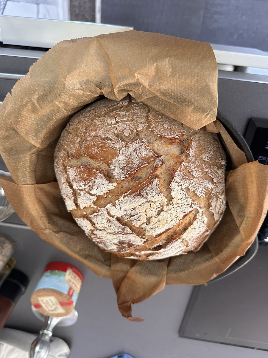 Kungabarn64's tweet image. Almost lunchtime in my part of the world..
So i made walnut casserole bread ๐
Be safe out there ๐