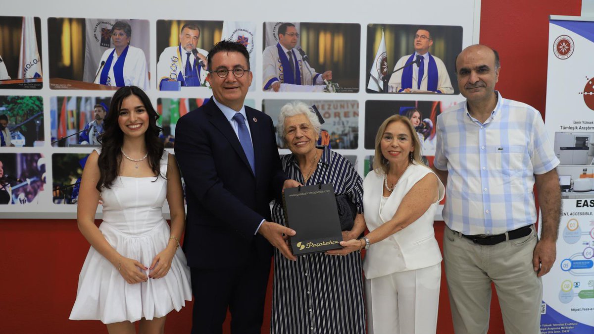 2024-2025 Akademik Yılında üstün başarı gösterip en yüksek not ortalamasıyla mezun olarak “Rektörün Listesi”ne giren sevgili öğrencilerimiz ve kıymetli aileleriyle bir araya geldik.
Gurur duyduğum sevgili öğrencilerimi tebrik ediyor, başarılarının devamını diliyorum.
.
We came