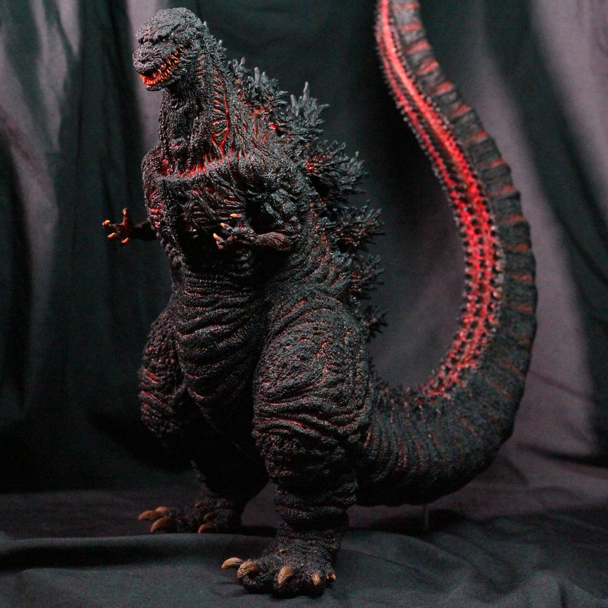 シンゴジラ　2016 酒井ゆうじ造形工房　レジンキット
未開封 酒井ゆうじ造型工房 埋まる 30cmゴジラ 2016レジンキット