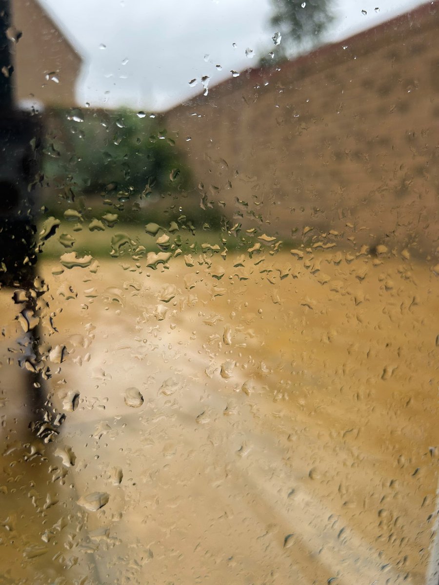 SoVeryBritish's tweet image. Being British is looking at a view like this and saying “it looks like it’s brightening up” all day.