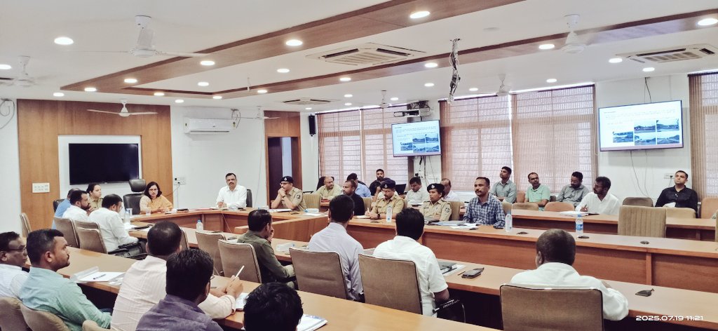 Collector & District Magistrate, Arvalli (@collectorarv) on Twitter photo જિલ્લા માર્ગ સલામતી સમિતિની બેઠક. NHAI અને R&B રાજ્ય અને પંચાયત દ્વારા રોડ અને પેચવર્ક કામગીરી, GSRDC દ્વારા સ્ટ્રીટ અને ફ્લડ લાઈટ કામગીરી તથા માહિતી સૂચક સાઈન બોર્ડ સહિત Fatal accident અંતગર્ત રોડ મરામત કરવા, શાળા કોલેજોમાં માર્ગ સલામતી વિષયક તાલીમ યોજવા સમીક્ષા કરી.
<a href="/CMOGuj/">CMO Gujarat</a> જિલ્લા માર્ગ સલામતી સમિતિની બેઠક. NHAI અને R&B રાજ્ય અને પંચાયત દ્વારા રોડ અને પેચવર્ક કામગીરી, GSRDC દ્વારા સ્ટ્રીટ અને ફ્લડ લાઈટ કામગીરી તથા માહિતી સૂચક સાઈન બોર્ડ સહિત Fatal accident અંતગર્ત રોડ મરામત કરવા, શાળા કોલેજોમાં માર્ગ સલામતી વિષયક તાલીમ યોજવા સમીક્ષા કરી.
<a href="/CMOGuj/">CMO Gujarat</a>