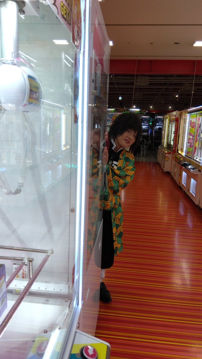 ３連休特別イベント！
熱気（悪鬼w）払いに冨岡義勇さんが村山店やって来てくれました！
水の呼吸を使い、アイス🍦をプレゼントもしちゃいます😁
見掛けたら是非ともお声がけください！
当店の義勇さんは笑顔で皆様をお迎えします！
#３連休はアピナへ
#アイスプレゼント
#水の呼吸
#冨岡義勇