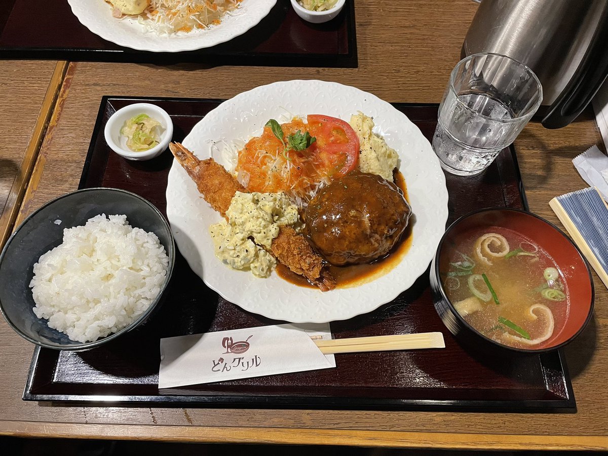 アルティに8年ぶりに参加。
当時は大学2年だったか…
27歳になり、小6の担任で、車で移動していることを誰が想像しただろうか。
小学校の先生になったがために、観光というよりは教材研究の視点で周りを見ているのが何とも言えねぇ😅