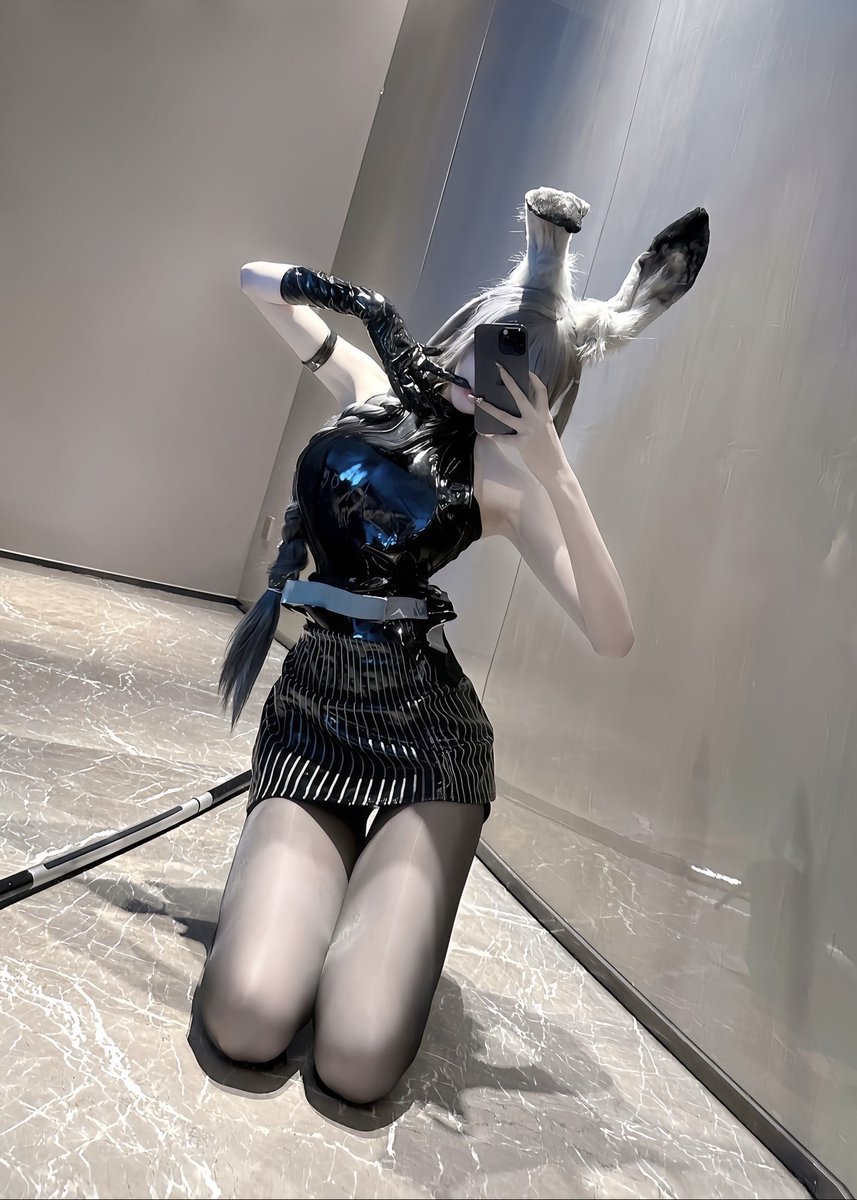 Coslcz's tweet image. 冷たさと妖艶さが同居する、ちょっとギャップのある美しさ。こういうテキサスも悪くないかも。
#アークナイツ #Arknights #暴行 #テキサス #コスプレ #cosplay