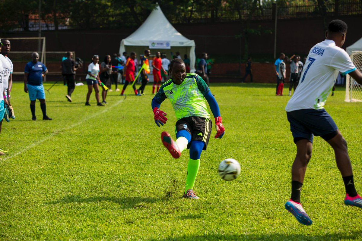 RotaryKiwatule's tweet image. Checkout your score updates;
Rc Manyangwa 2-0 Rc Lukuli
Rc Makerere 0-2 Kampala Ssese
Rc Kampala Nateete 4-0 Rc Kawempe
Rc Kampala South 5-0 Rc Namilyango
Rc Namugongo 0-5 Hoima Kitala
Rc Kampala Uptown 1-1 Kampala Sunshine
#Rotary5Aside #RCKiwatule #RotaryEyamba