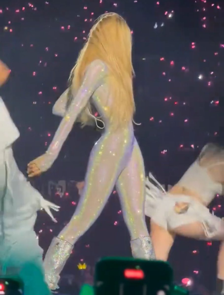 LALISAeiou 💛 ⁰³²⁷ tweet media