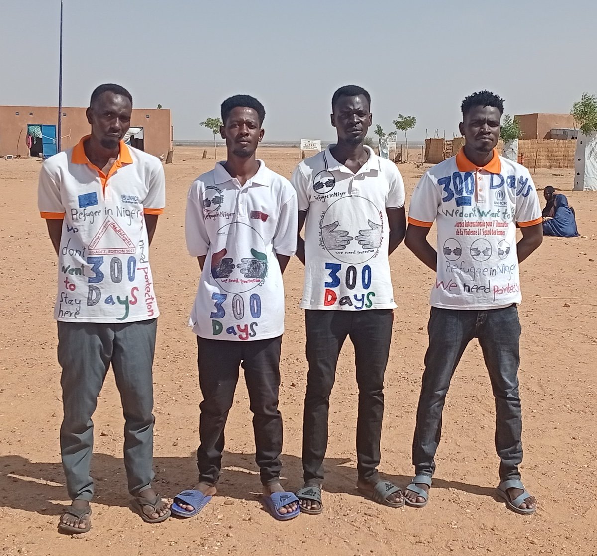MrsalAhmd95964's tweet image. 300 days of daily peaceful protest at the Agadez Humanitarian Center in front of the @UNHCRNiger office Yes we have been calling for 10 months to demand a better life, but no one has responded to our call yet. We are now dying of hunger.@Refugees @AntonellaNapoli @sighahh @UN_HRC