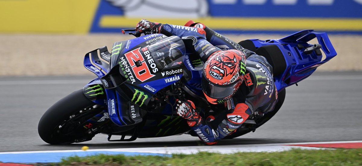 mlito13's tweet photo. #CzechGP 🇨🇿
#Q2 #MotoGP #AutodromoBrno 🏁

1. @PeccoBagnaia #FB63 🇮🇹 1:52.303 @ducaticorse

2. @marcmarquez93 #MM93 🇪🇸1:52.522 @ducaticorse

3. @FabioQ20 #FB20 🇫🇷 1:52.608 @YamahaMotoGP

#BrnoGP #Brno https://t.co/JU4OjXLamA