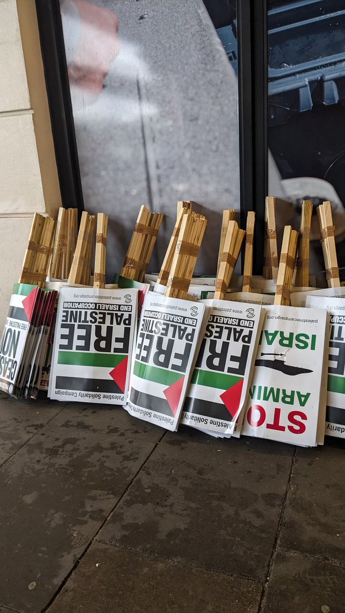 PSCupdates's tweet image. We're all ready to march! Embankment, 12noon, be there 🇵🇸