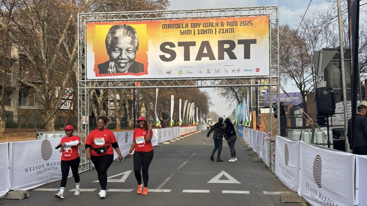Mahindra_SA's tweet image. This morning, Mahindra South Africa stood alongside over 10,000 South Africans at the 2025 Nelson Mandela Day Walk and Run.
We’re proud to support this powerful event and to walk alongside every South African who showed up and took part.
#MahindraSA #TogetherWeRise