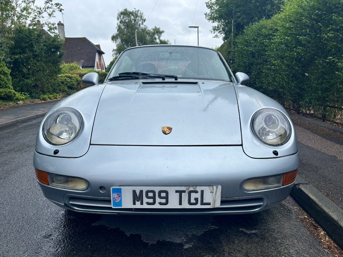 Porsche 993 Carrera spotted in Caterham.

I wrote a buying guide on these lovely things for 9WERKS, if of interest. 

Here is the link: 9werks.co.uk/articles/porsc…