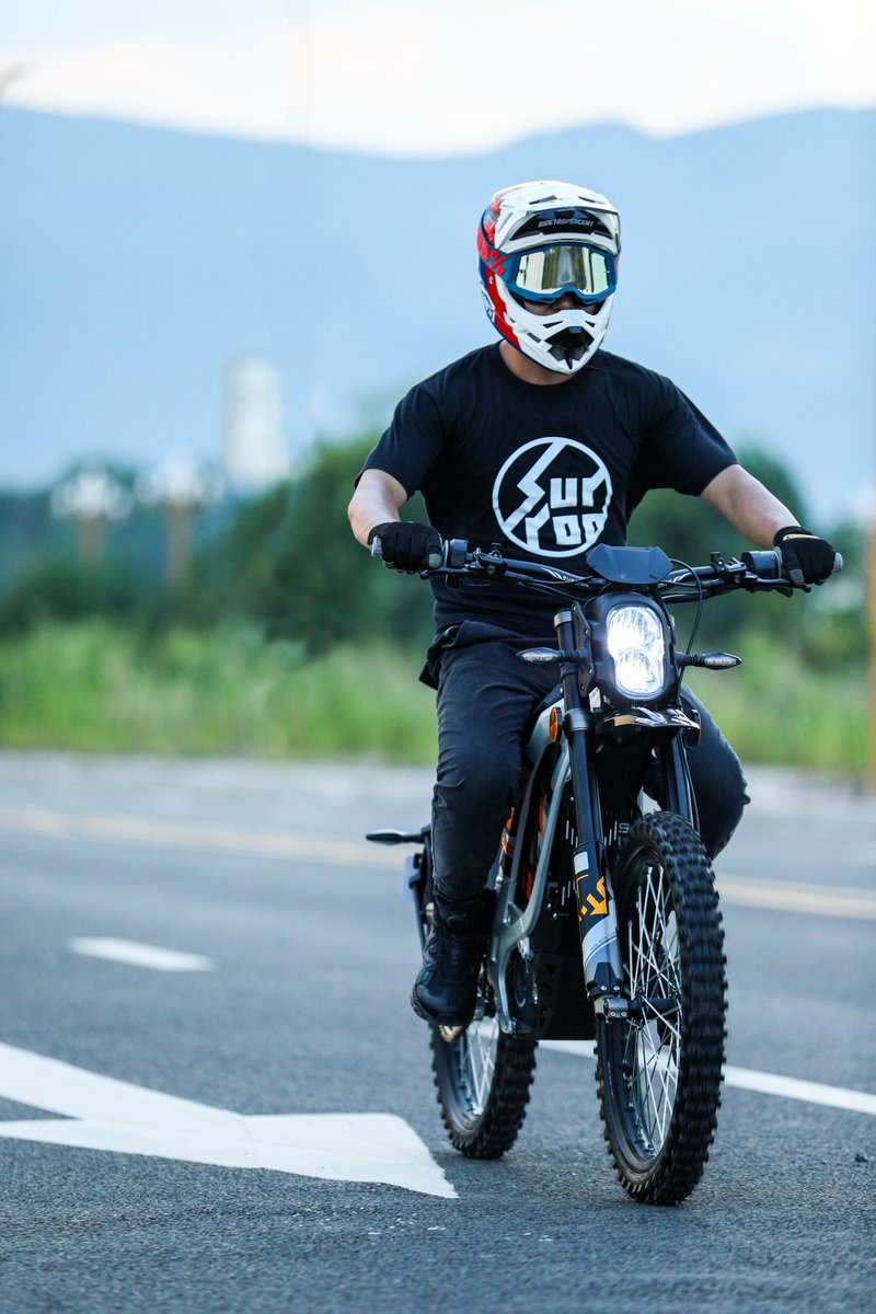 SUR_RON_JP's tweet image. 🚦**Light Beeで通勤もアドベンチャーに。**

見た目はオフロード。でも、街でもスマートに走れる。

今こそ、EVの新しい選択を。

#Surron #LightBee #ストリートオフロード #Eモト通勤