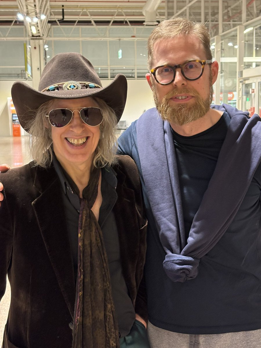 So much for never meeting your heroes!  Last night I bumped into wonderful songwriter and performer <a href="/MickPuck/">Mike Scott</a> at the airport.  Despite baggage claim being nobody’s favourite activity, he was generous with his time and charming.  I hope the rest of the tour is a huge success!