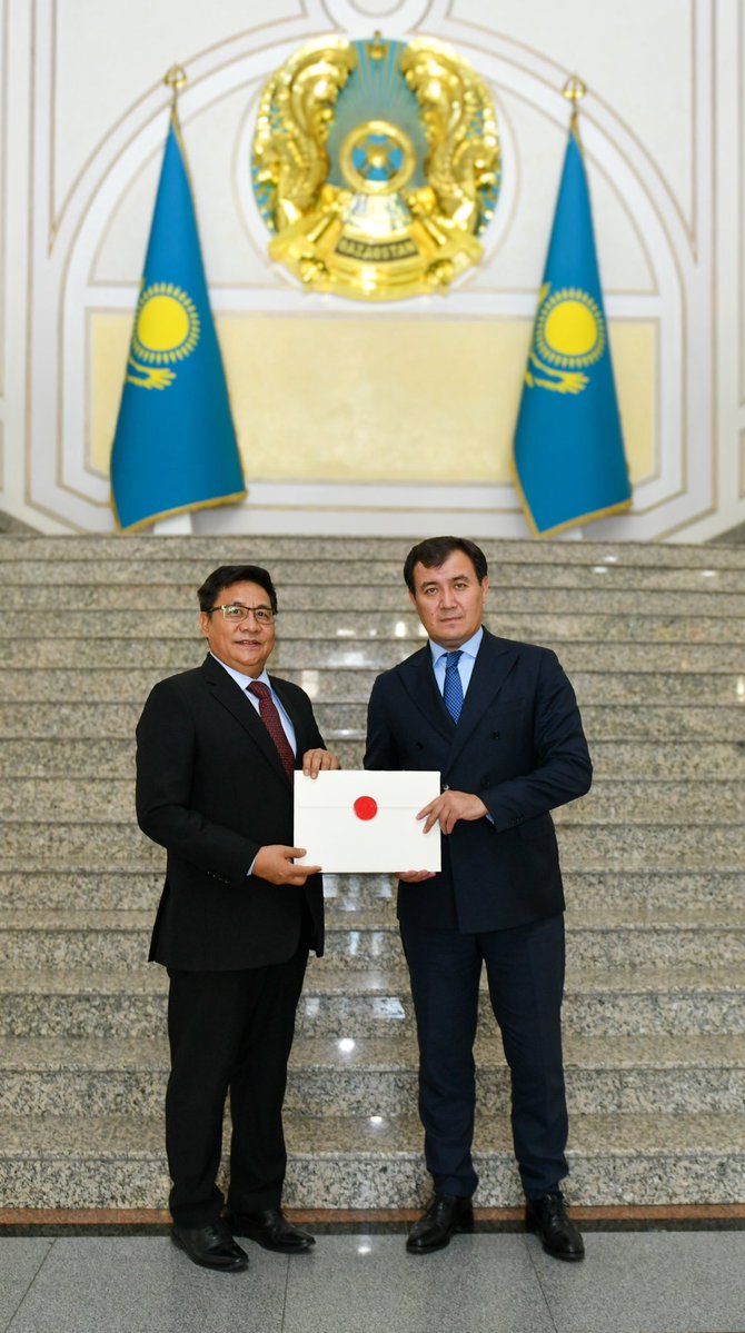 MFA_KZ's tweet image. 🔹 Қазақстан СІМ-де Үндістанның жаңа Елшісі сенім грамоталарының көшірмелерін тапсырды
🔸 В МИД Казахстана новый Посол Индии вручил копии верительных грамот
🔹 New Ambassador of India Presented Copies of Credentials at the Kazakh Foreign Ministry
🔗 gov.kz/memleket/entit…
