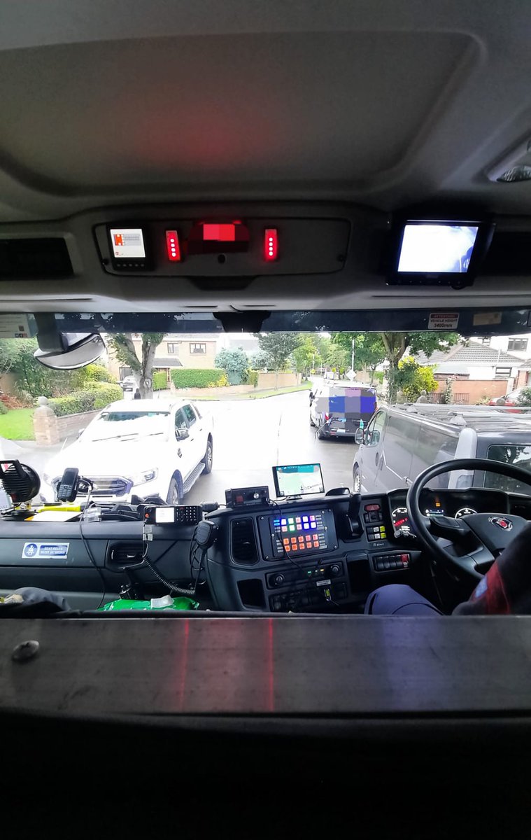 DubFireBrigade's tweet image. Our regular shout out to park sensibly if you're enjoying the outdoors today.
We need access 24/7 to our public amenities, especially at the weekends.
Parking up?
Think 🤔 Can the emergency services get through?