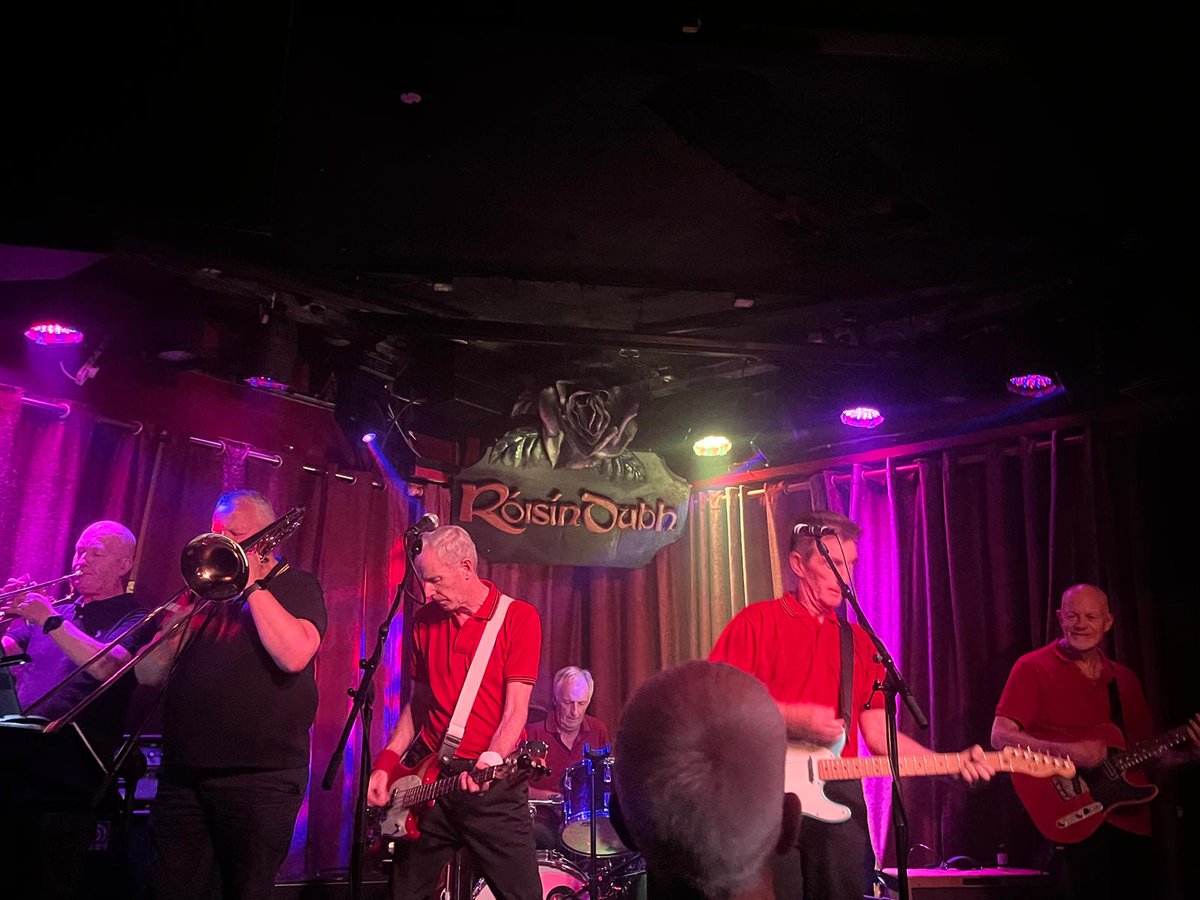 TheBladesBand's tweet image. What a gig last night at the Róisín Dubh, Galway.
Great venue and a fantastic crowd.
Thanks to all who came; hopefully, we&apos;ll see you again soon!

Pics: Suzie Grimes and Evelyn Foley