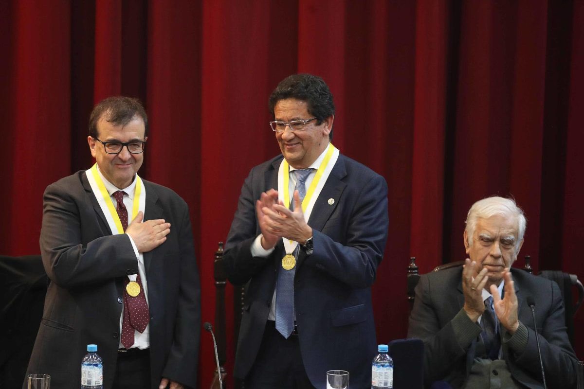 MGuardiolaM's tweet image. La literatura tiene el poder de unir continentes, generaciones y culturas. Desde Extremadura recibimos con orgullo la distinción de nuestro escritor Javier Cercas como doctor honoris causa por la Universidad Católica de Perú, por su trayectoria profesional y su impacto académico…