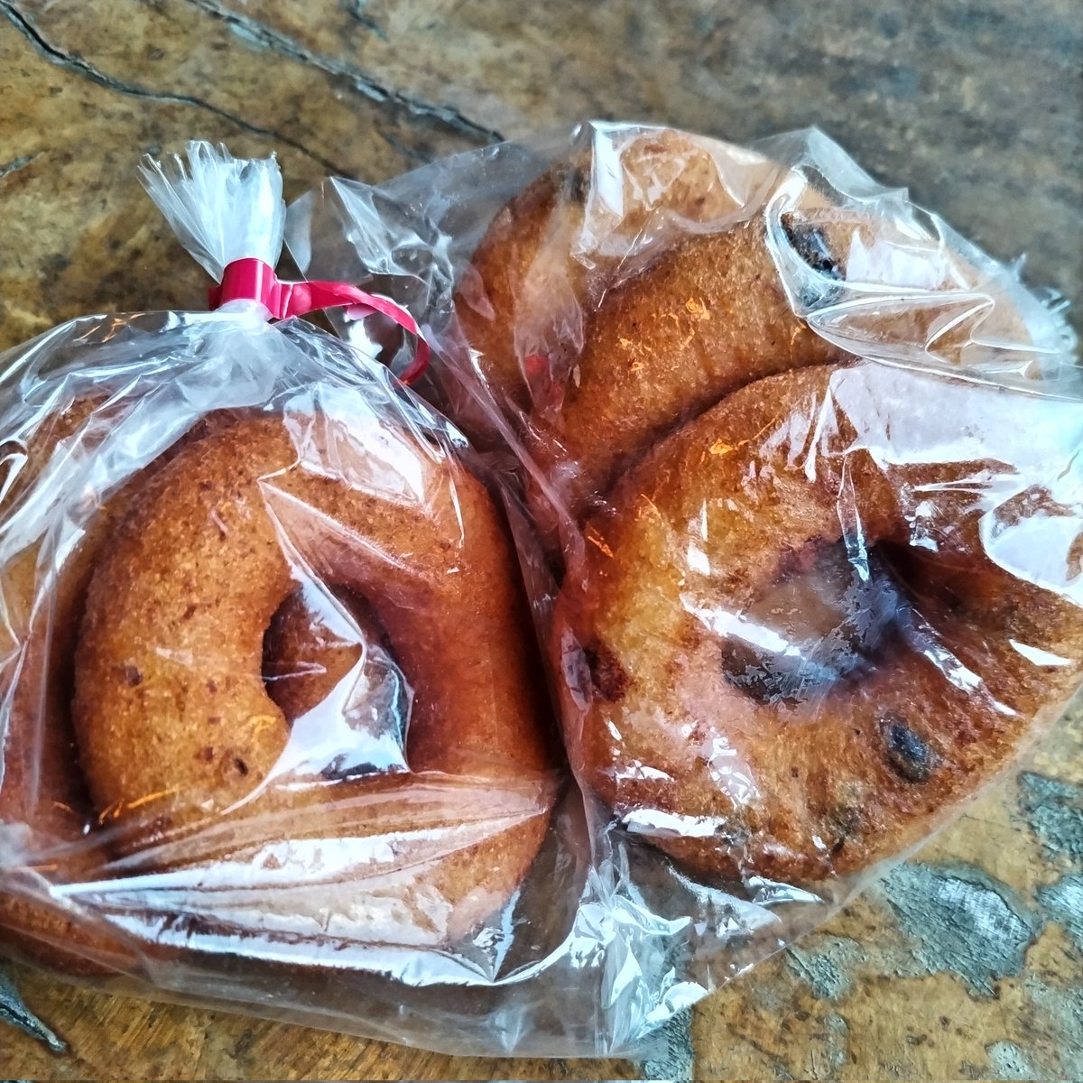 act883r's tweet image. しごおわに豆乳ラズベリーソフトで現実逃避（明日も仕事…しかもハード…）

おからドーナツもウマウマ