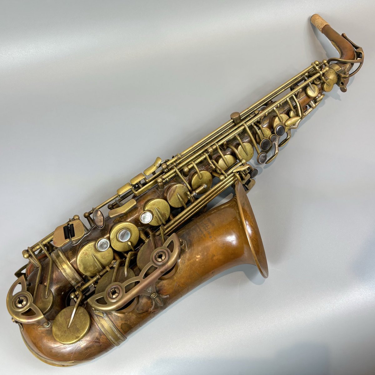 shima_aquls's tweet image. 🎷Gottsuの中古アルトサックスが入荷しました🎷
ブロンズに浮かぶ独特なまだら模様がとっても可愛いです😍
試奏可能です♪
ご来店お待ちしております!