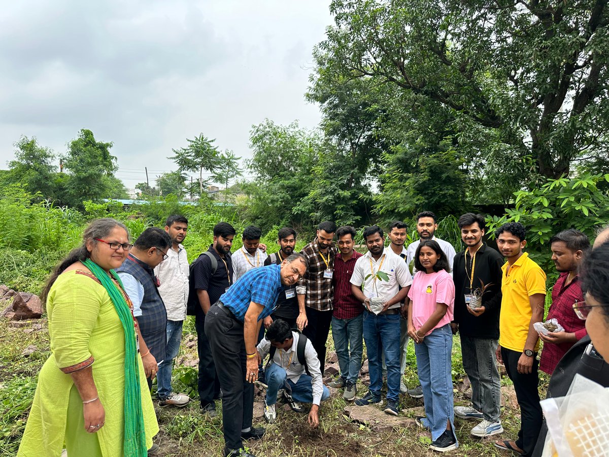 ITDCindia's tweet image. Tree Plantation Drive Organized by Faculty of Engineering at Bhabha University
itdcindia.com/tree-plantatio…
#BhabhaUniversity #TreePlantation #EngineeringFaculty #GreenCampus #EcoFriendlyInitiative #SustainableDevelopment #UniversityEvents