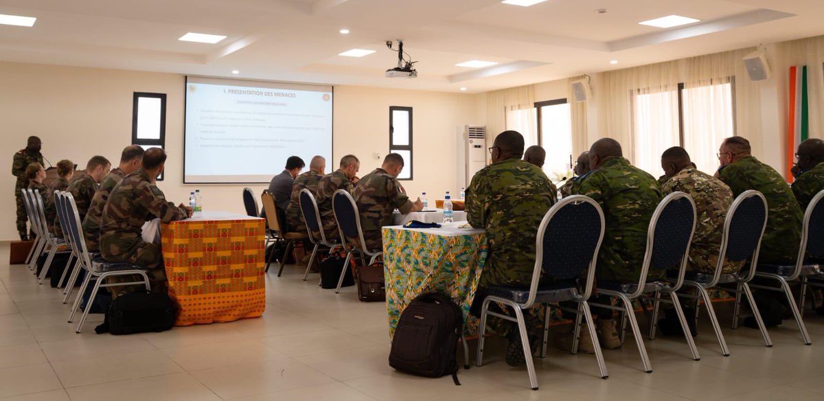 CEMA_FR's tweet image. En visite en République de Côte d’Ivoire aux côtés de mes homologues 🇨🇮, le général Lassina DOUMBIA, et 🇧🇯, le général Fructueux GBAGUIDI.
Échanges d’appréciation sur l’état de la menace y compris dans le champ informationnel et sur les enjeux sécuritaires communs.
Les armées…