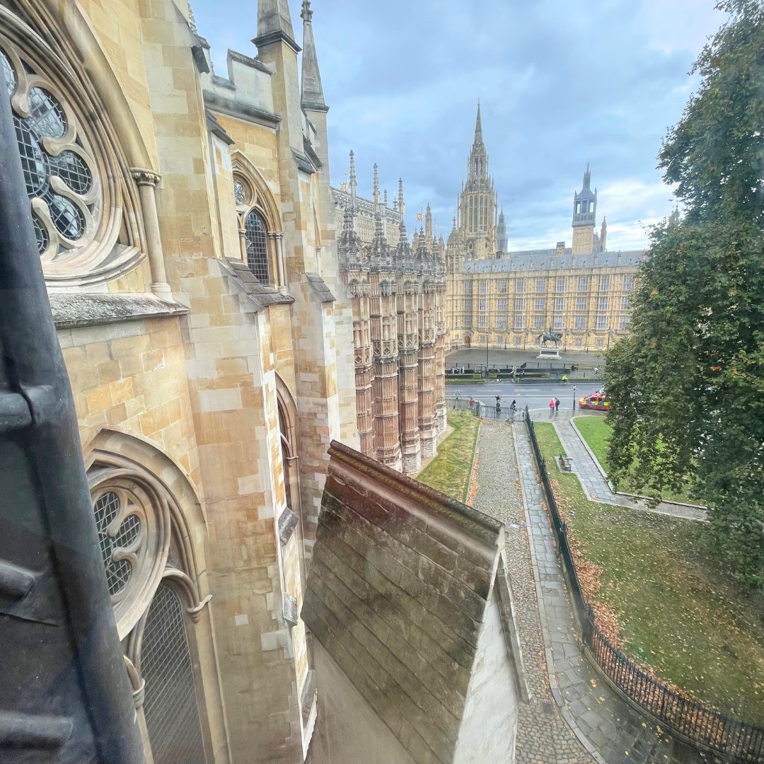 BBGuides's tweet image. Room with a view 😍
On the staircase leading up to the C13 Triforium at #WestminsterAbbey looking east towards the Houses of Parliament (1870) - a 155 year old view of church and state.
Discover different views of #London with #britainsbestguides britainsbestguides.org/tour/tour-of-l…