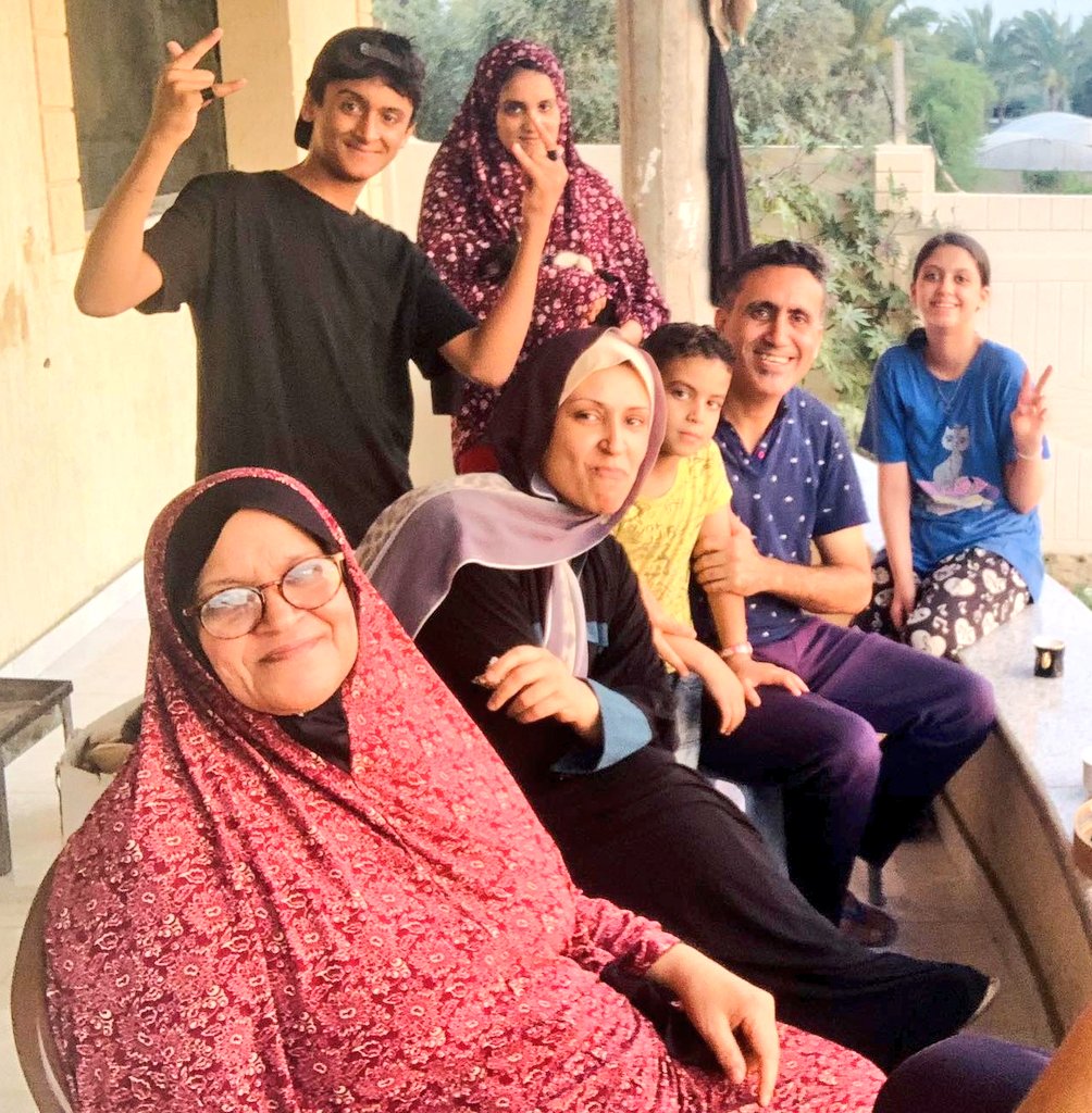 TAMIM8768's tweet image. ‼️Urgent‼️
 Can we raise $200 today to buy food and essentials? These are tough times for everyone, and hunger and thirst are affecting children. Please, we need your suppor
🔗gofund.me/17b0cbec 
Donate, share,