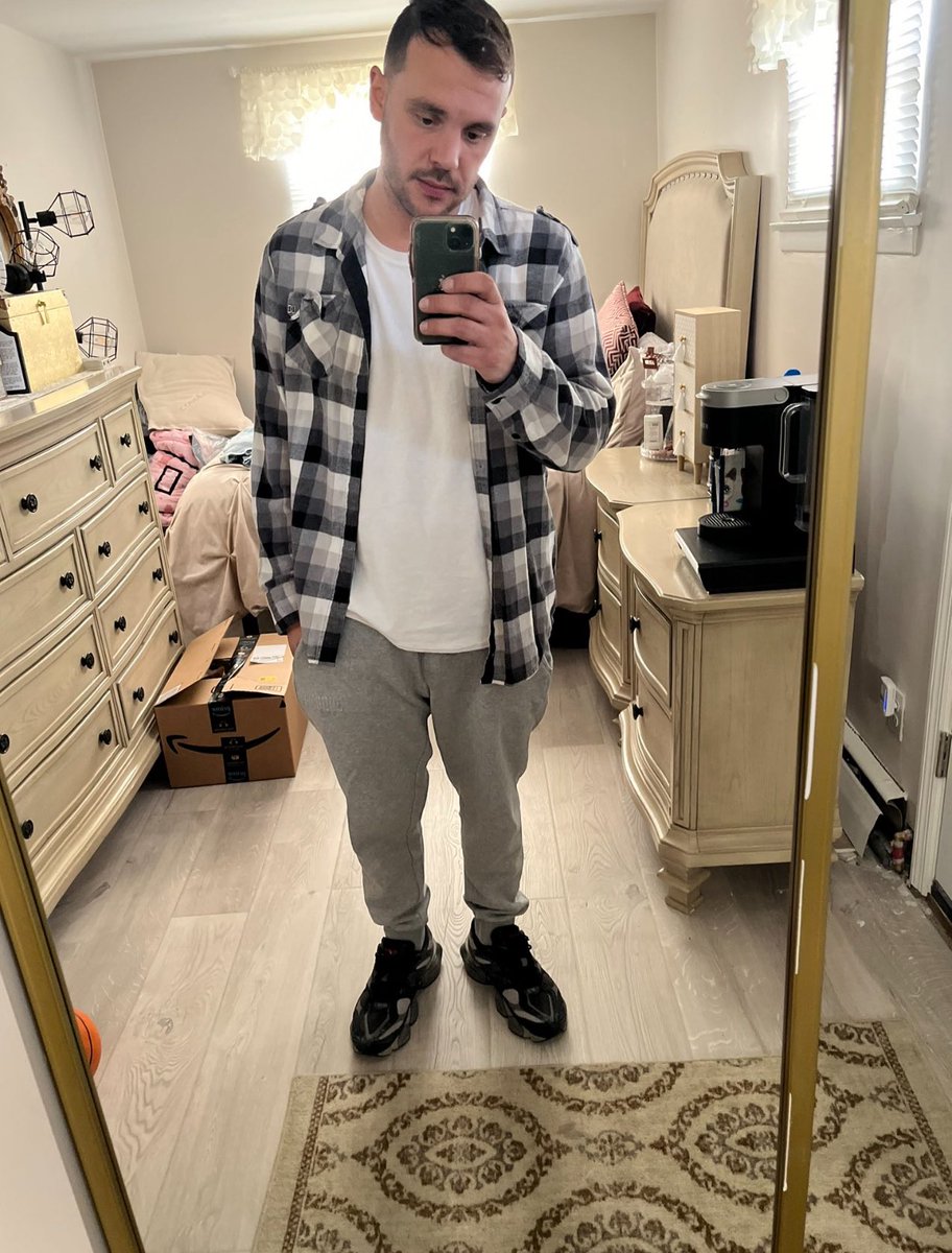 Can I get a GM☀️

I’m here to support you 🫵