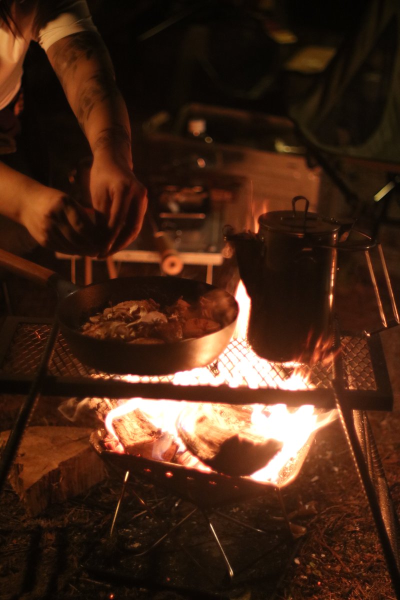 【夏休みは桧原湖で撮影📷✨】  

今日から夏休みですが、予定はお決まりですか？ 
 
松原キャンプ場は標高が高く、町と比べて約5度気温が低い🏔
夏でも涼しく撮影ができます❕

宿泊プランなら夜の撮影もOK☽
夜ならさらに涼しく、晴れれば満天の星空が広がります☆

７・８月のご予約はお早めに☎✉