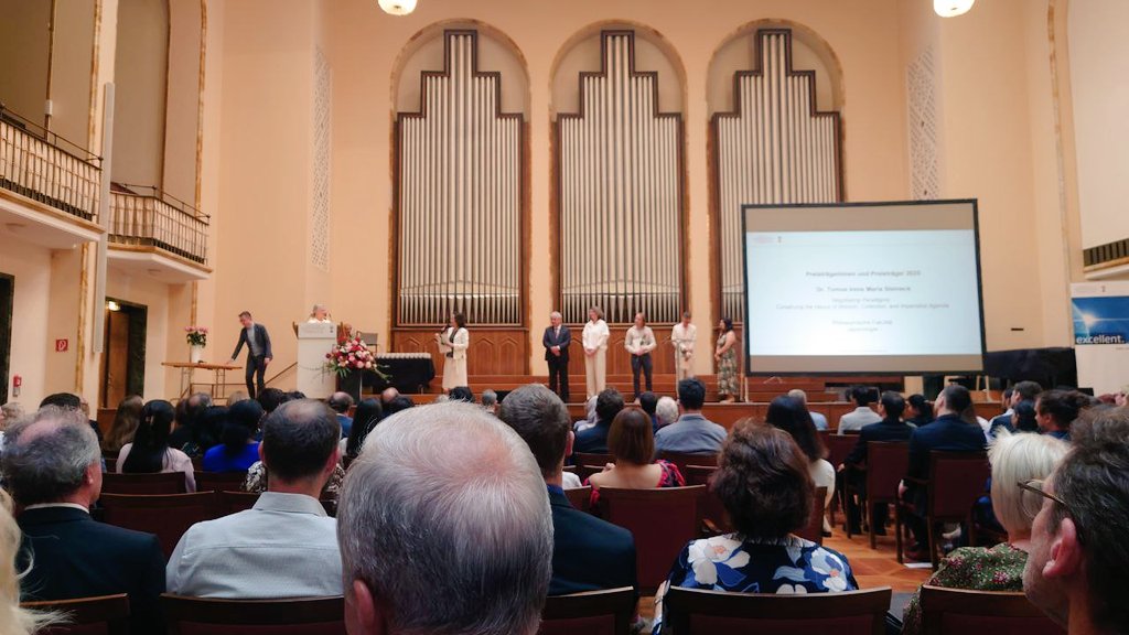 So proud of my wife, who just received the dissertation prize of the University of Tübingen!